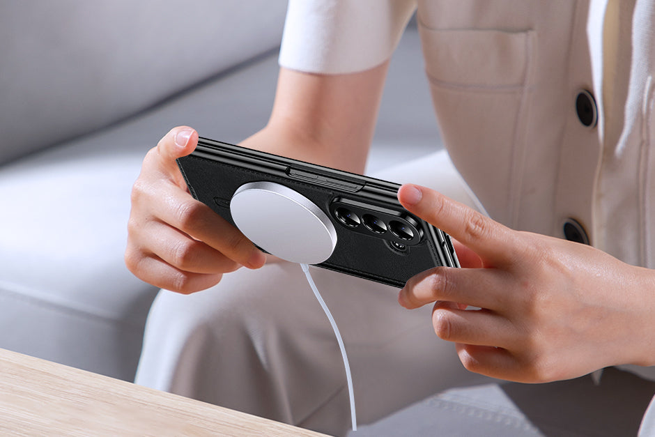 Genuine leather texture, one full shell hard core protection